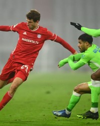  奥格斯堡全场积极跑动拖垮疲劳之师获首胜  