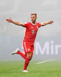  穆西亚拉梅开二度登顶射手榜首  