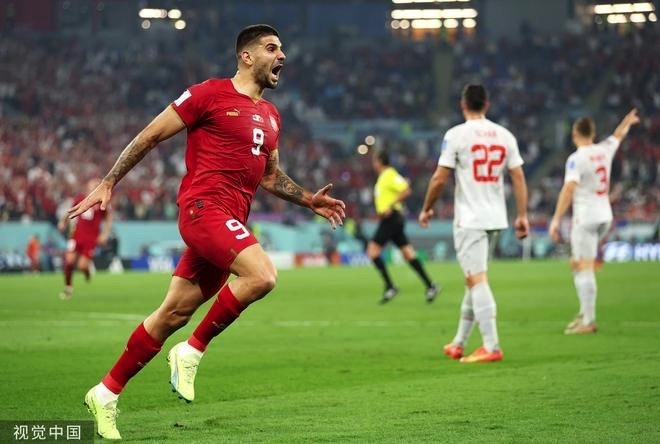  尤文绝杀罗马登顶积分榜，弗拉霍维奇补时建功  