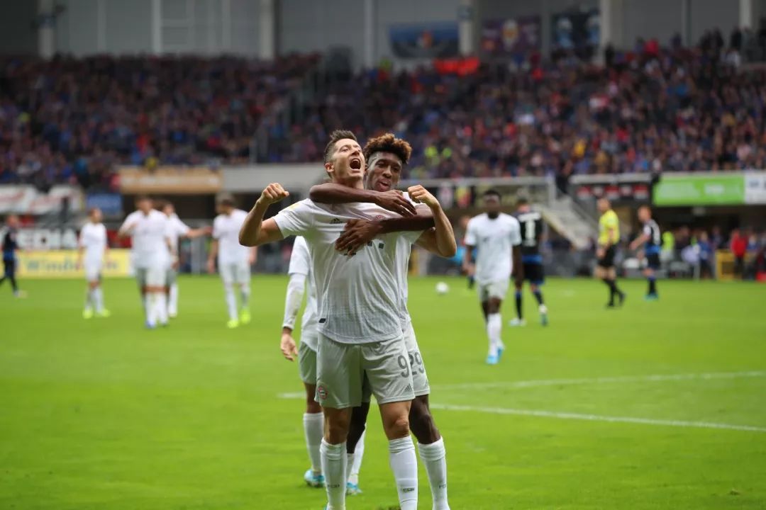  莱比锡RB锋线发威，四比一横扫对手登顶积分榜